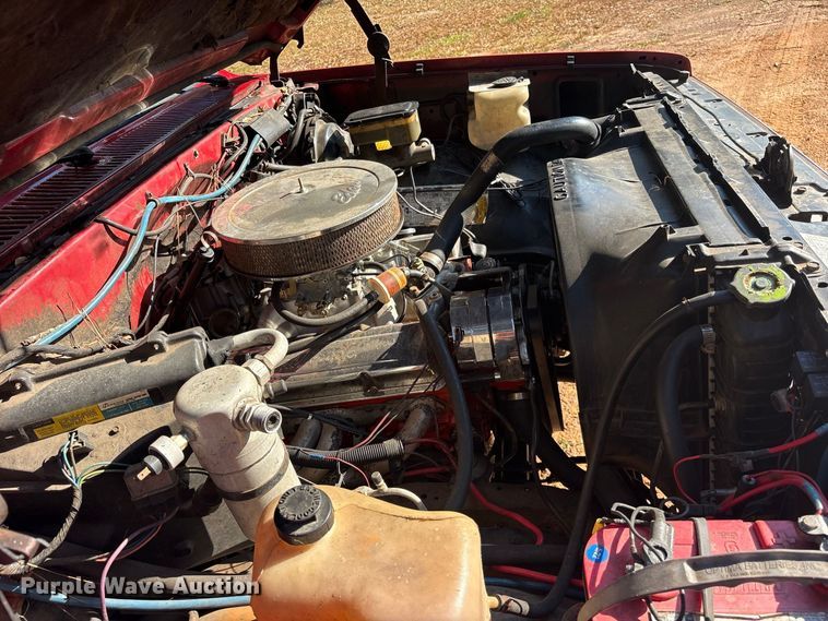 image for item ET0488 1986 Chevrolet Suburban C10 SUV