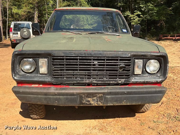 image for item ET0489 1977 Dodge W20 pickup truck