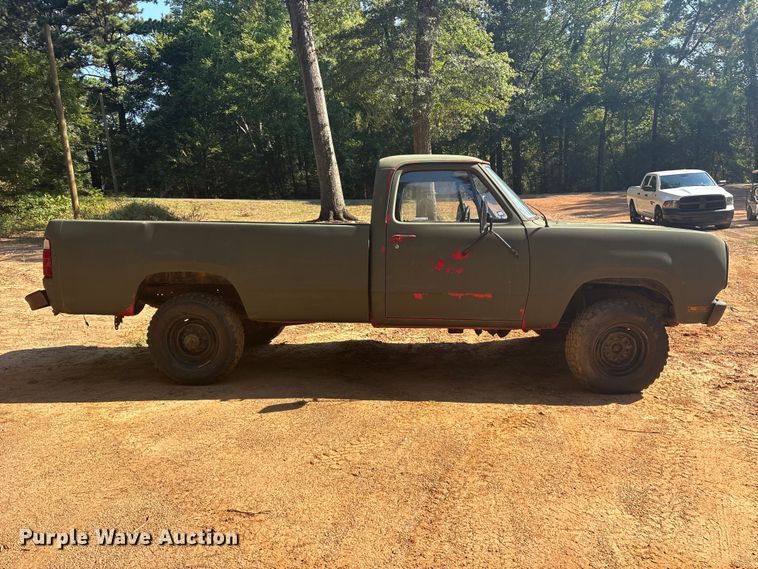 image for item ET0489 1977 Dodge W20 pickup truck