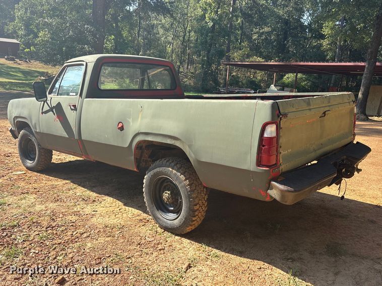 image for item ET0489 1977 Dodge W20 pickup truck