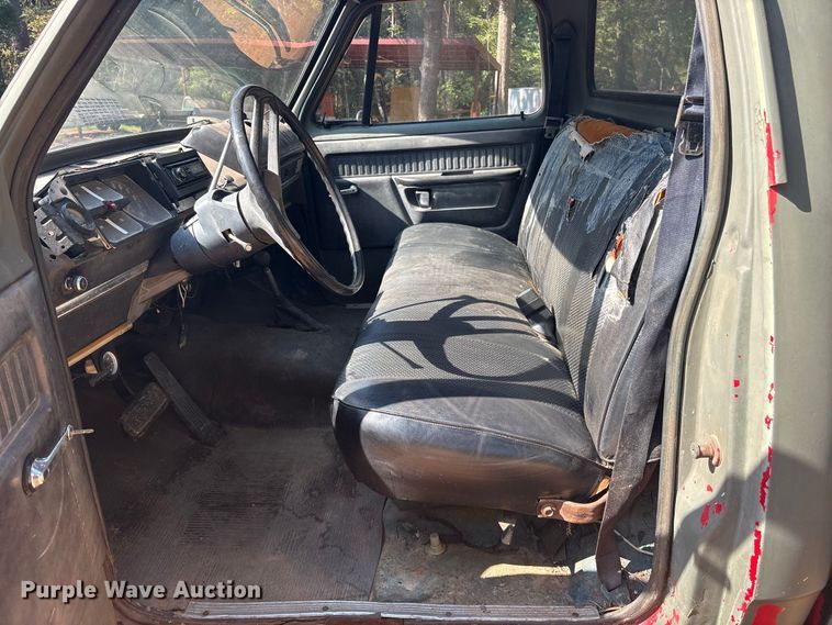 image for item ET0489 1977 Dodge W20 pickup truck