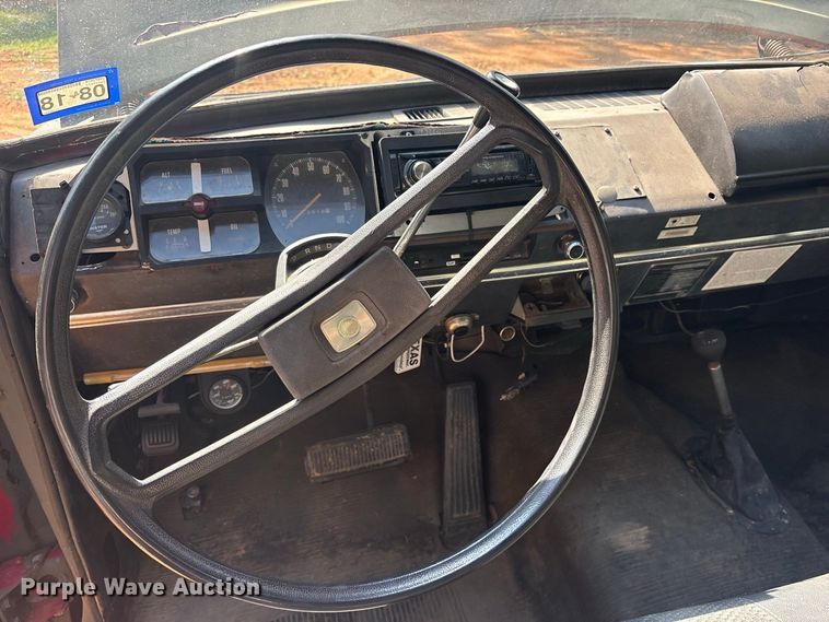 image for item ET0489 1977 Dodge W20 pickup truck