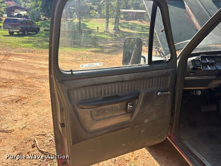 image for item ET0489 1977 Dodge W20 pickup truck