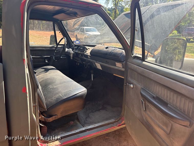 image for item ET0489 1977 Dodge W20 pickup truck