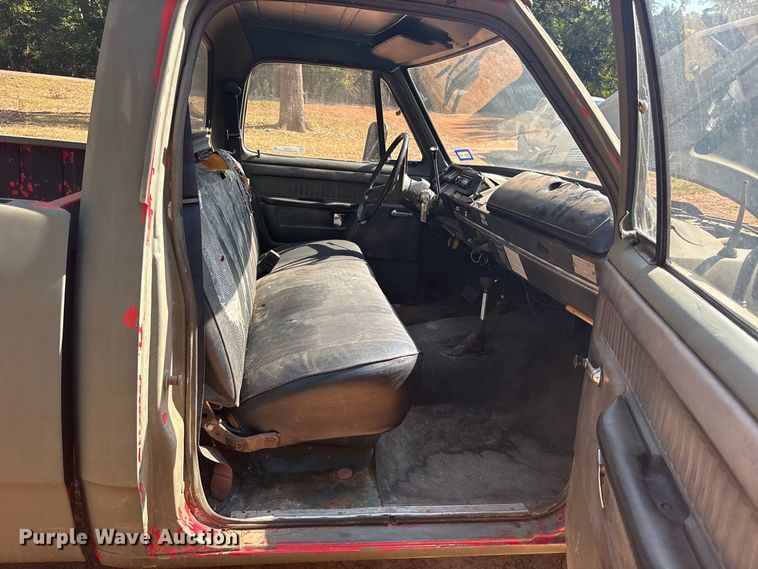 image for item ET0489 1977 Dodge W20 pickup truck