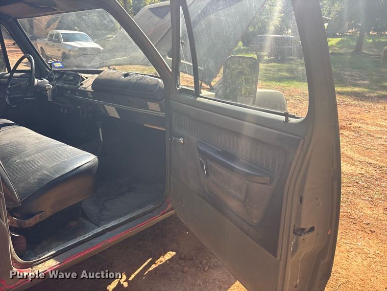 image for item ET0489 1977 Dodge W20 pickup truck