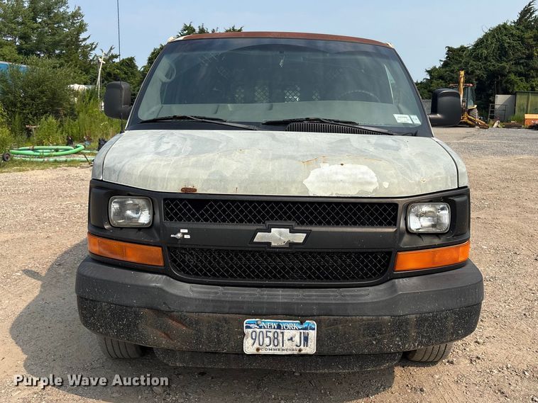 image for item ET8665 2007 Chevrolet Express 2500 van