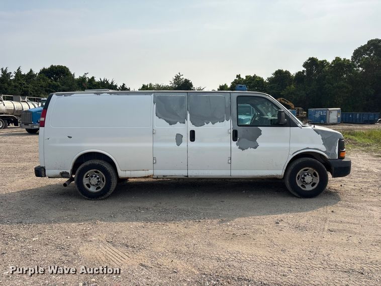 image for item ET8665 2007 Chevrolet Express 2500 van
