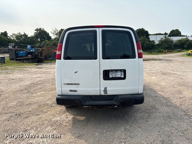 image for item ET8665 2007 Chevrolet Express 2500 van