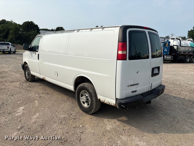 image for item ET8665 2007 Chevrolet Express 2500 van