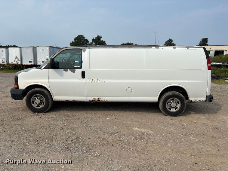 image for item ET8665 2007 Chevrolet Express 2500 van