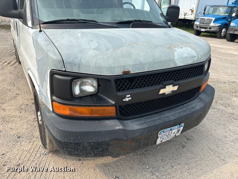 image for item ET8665 2007 Chevrolet Express 2500 van