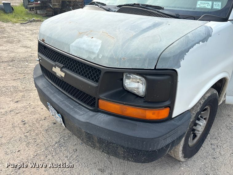 image for item ET8665 2007 Chevrolet Express 2500 van