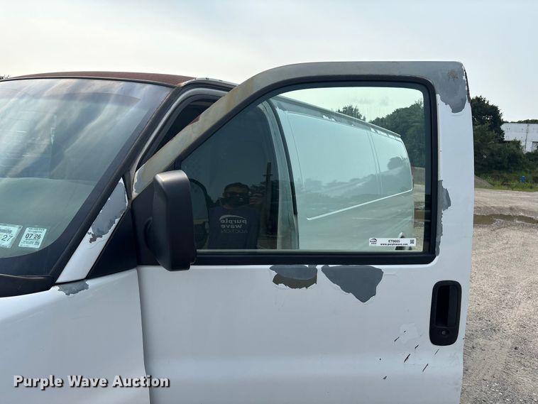 image for item ET8665 2007 Chevrolet Express 2500 van