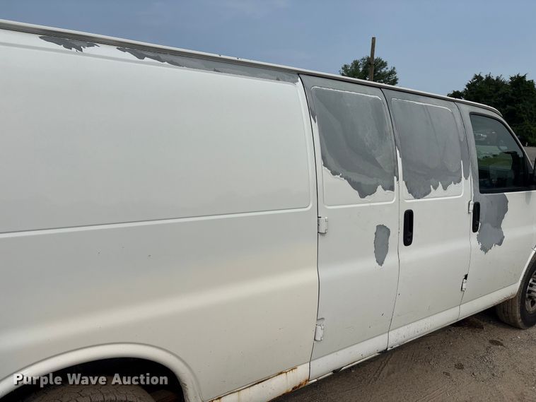 image for item ET8665 2007 Chevrolet Express 2500 van