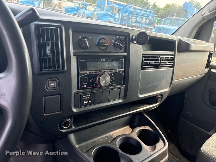 image for item ET8665 2007 Chevrolet Express 2500 van