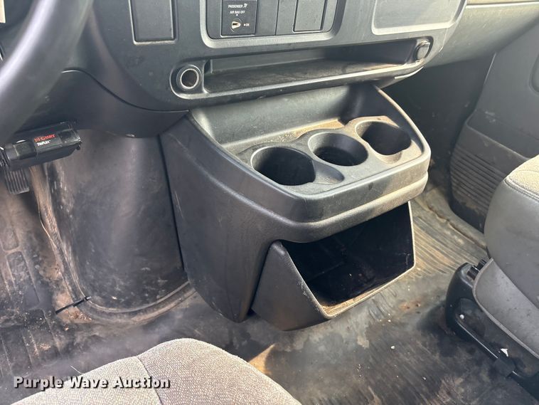image for item ET8665 2007 Chevrolet Express 2500 van