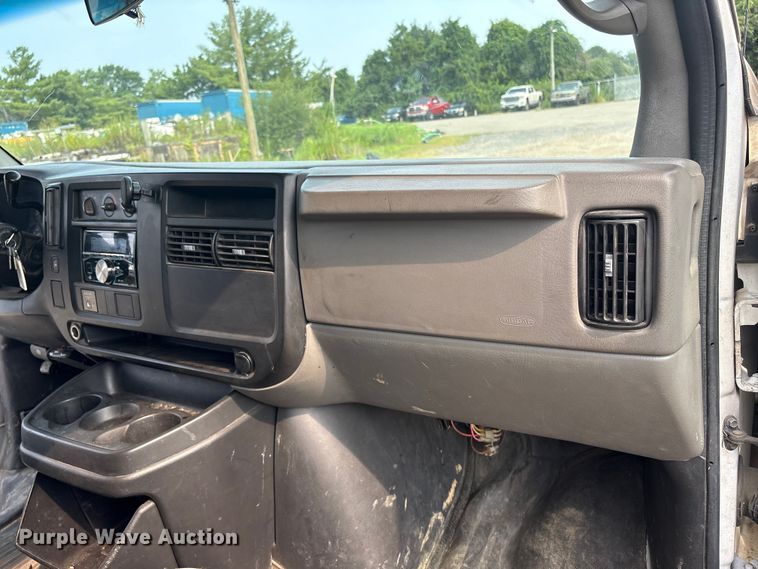 image for item ET8665 2007 Chevrolet Express 2500 van