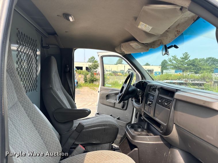 image for item ET8665 2007 Chevrolet Express 2500 van