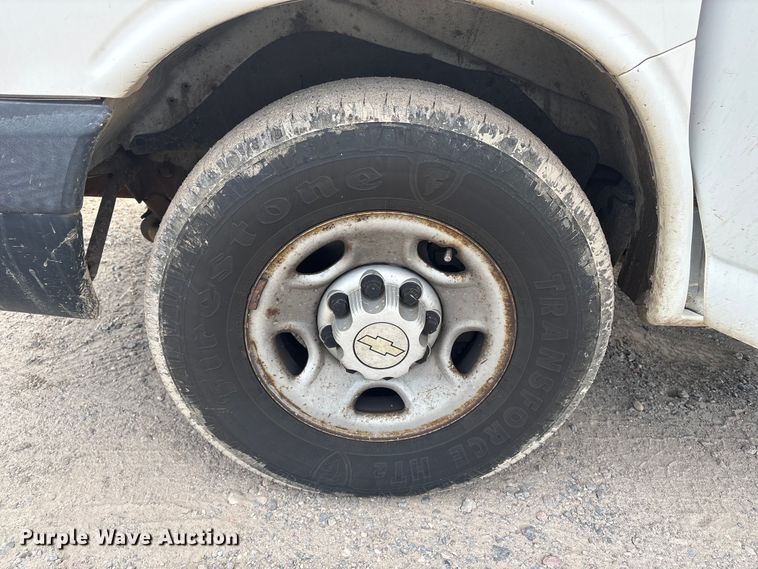 image for item ET8665 2007 Chevrolet Express 2500 van