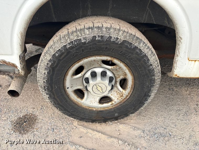 image for item ET8665 2007 Chevrolet Express 2500 van