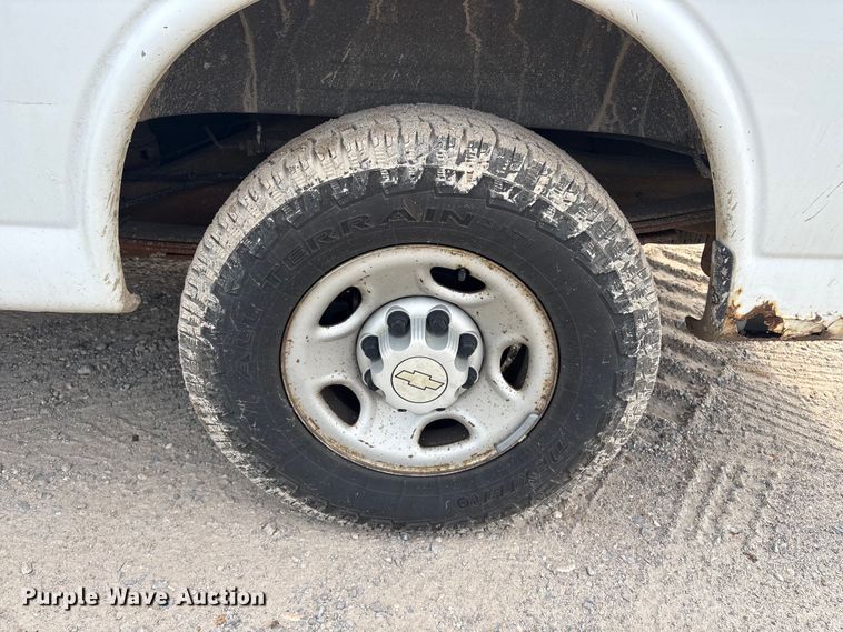 image for item ET8665 2007 Chevrolet Express 2500 van