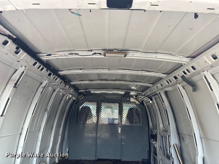 image for item ET8665 2007 Chevrolet Express 2500 van