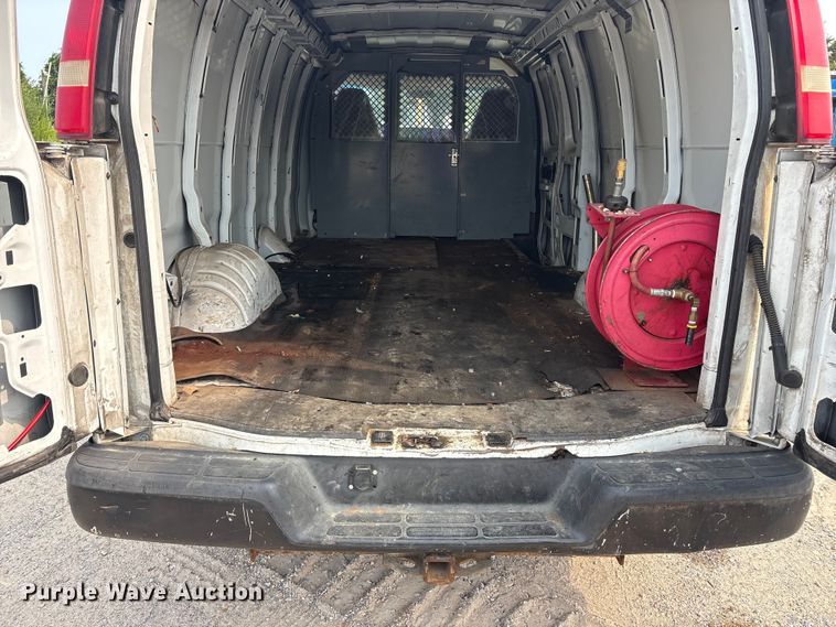 image for item ET8665 2007 Chevrolet Express 2500 van
