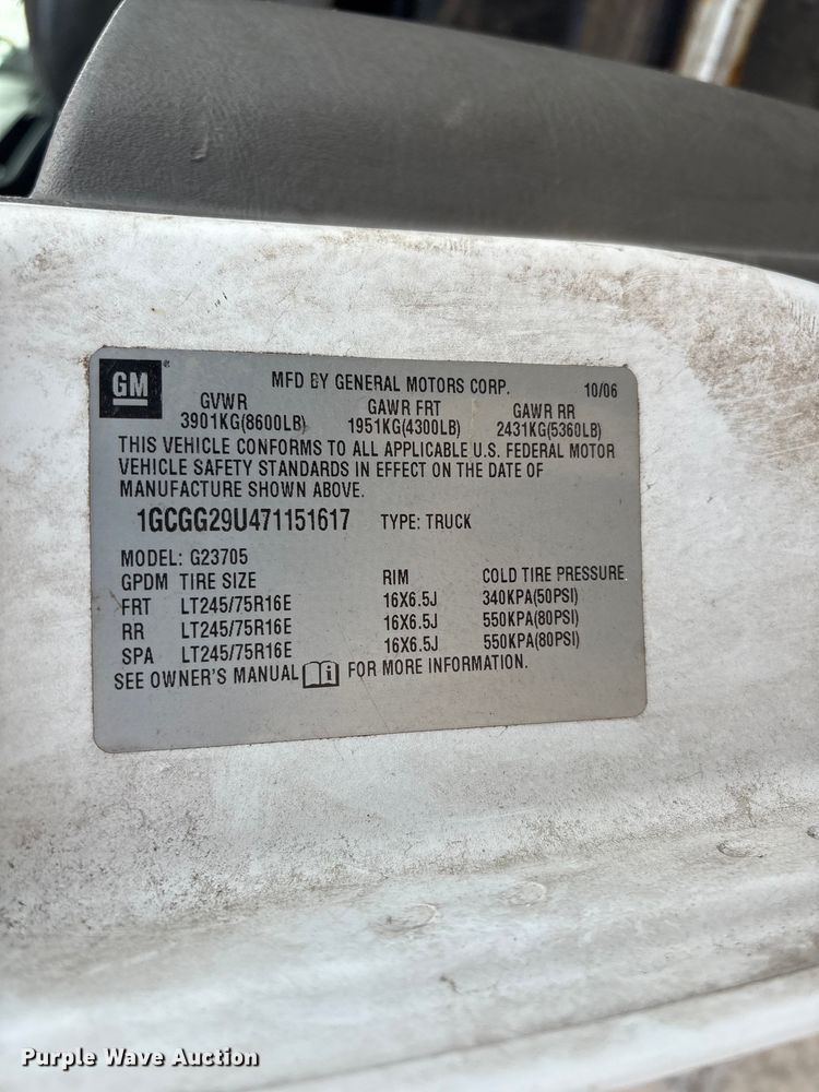 image for item ET8665 2007 Chevrolet Express 2500 van