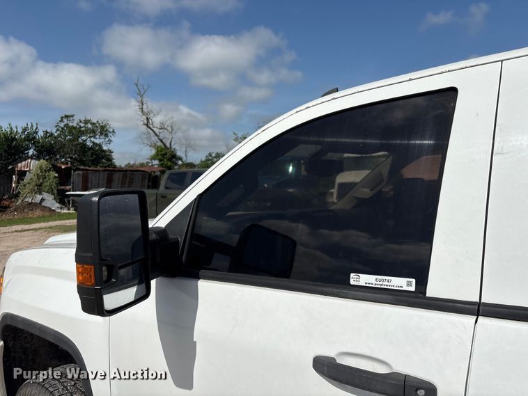 image for item EU0747 2016 GMC Sierra 2500HD Crew Cab utility bed pickup truck