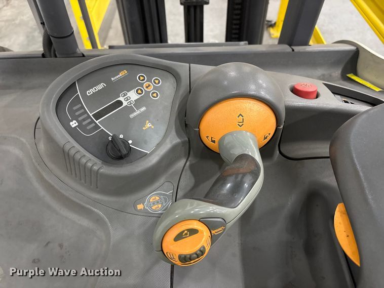 image for item EU0813 2018 Crown RC5545-40 forklift