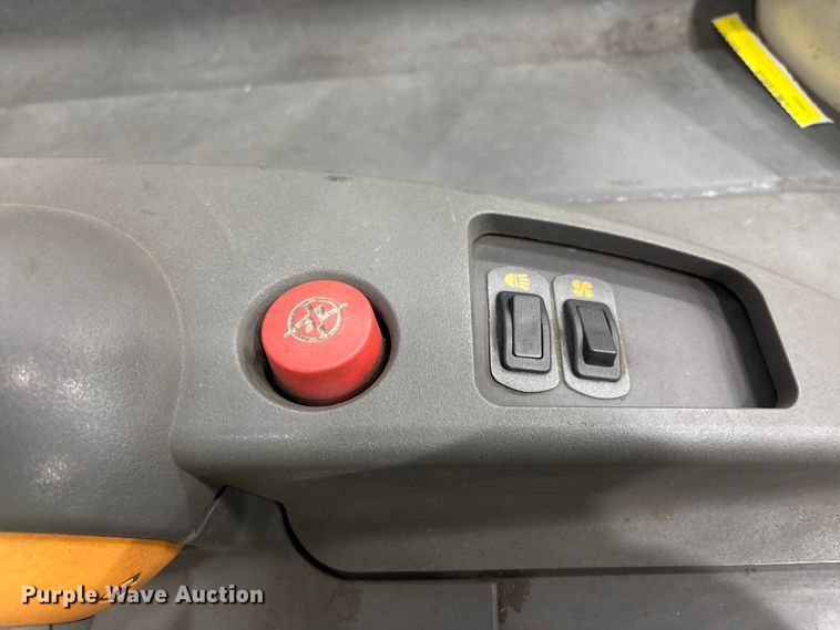 image for item EU0813 2018 Crown RC5545-40 forklift