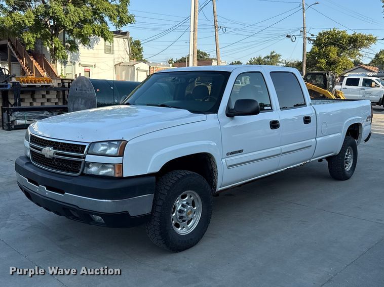 2006 Chevrolet Silverado 2500HD Crew Cab pickup truck