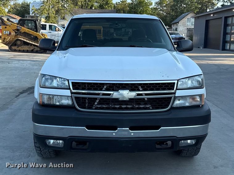 image for item EV6133 2006 Chevrolet Silverado 2500HD Crew Cab pickup truck