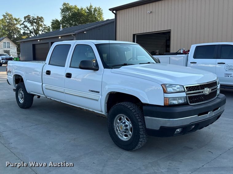 image for item EV6133 2006 Chevrolet Silverado 2500HD Crew Cab pickup truck