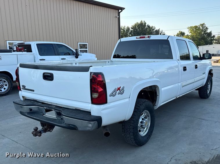 image for item EV6133 2006 Chevrolet Silverado 2500HD Crew Cab pickup truck