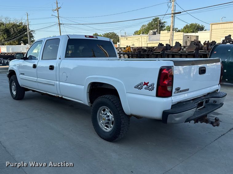 image for item EV6133 2006 Chevrolet Silverado 2500HD Crew Cab pickup truck