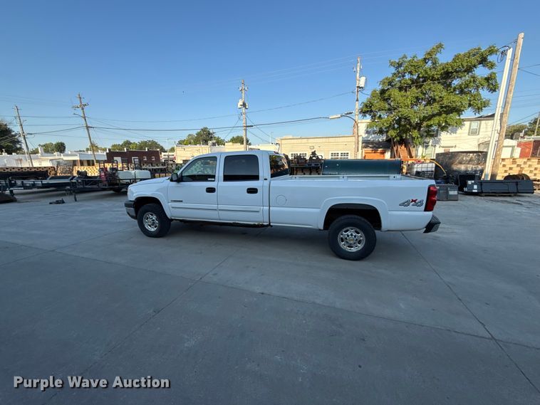 image for item EV6133 2006 Chevrolet Silverado 2500HD Crew Cab pickup truck