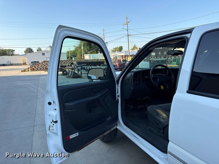 image for item EV6133 2006 Chevrolet Silverado 2500HD Crew Cab pickup truck