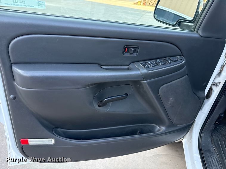 image for item EV6133 2006 Chevrolet Silverado 2500HD Crew Cab pickup truck