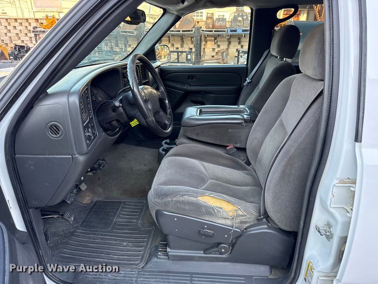 image for item EV6133 2006 Chevrolet Silverado 2500HD Crew Cab pickup truck