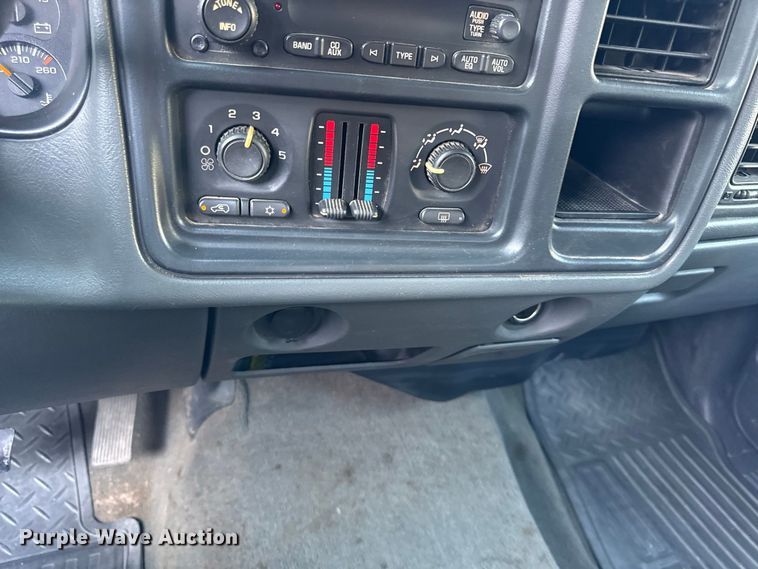 image for item EV6133 2006 Chevrolet Silverado 2500HD Crew Cab pickup truck