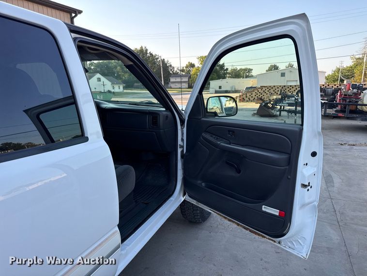 image for item EV6133 2006 Chevrolet Silverado 2500HD Crew Cab pickup truck