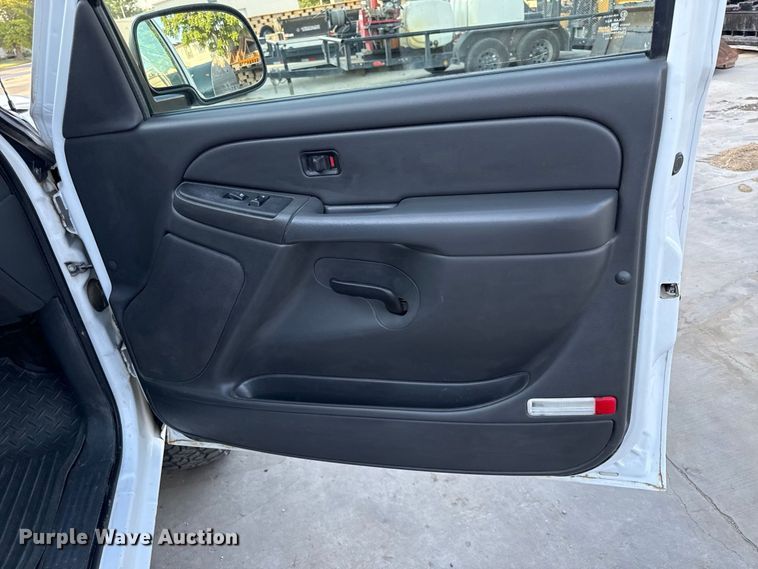 image for item EV6133 2006 Chevrolet Silverado 2500HD Crew Cab pickup truck