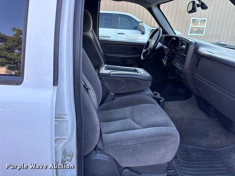 image for item EV6133 2006 Chevrolet Silverado 2500HD Crew Cab pickup truck