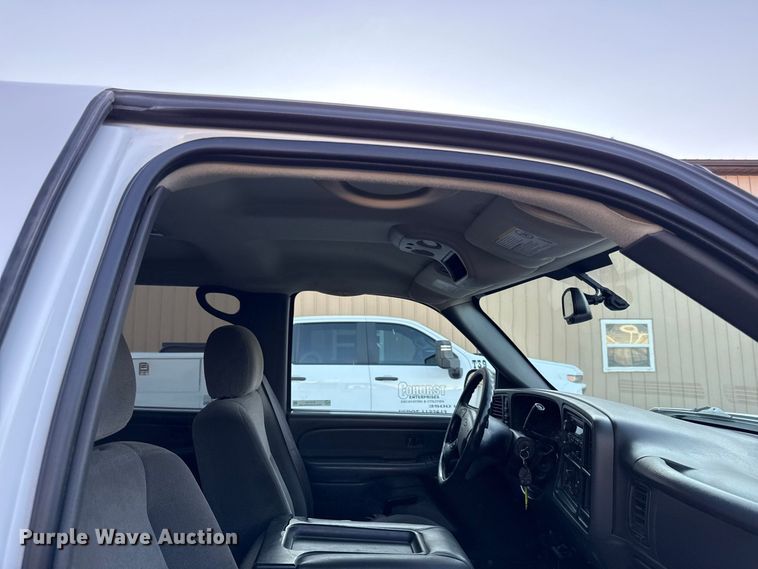 image for item EV6133 2006 Chevrolet Silverado 2500HD Crew Cab pickup truck