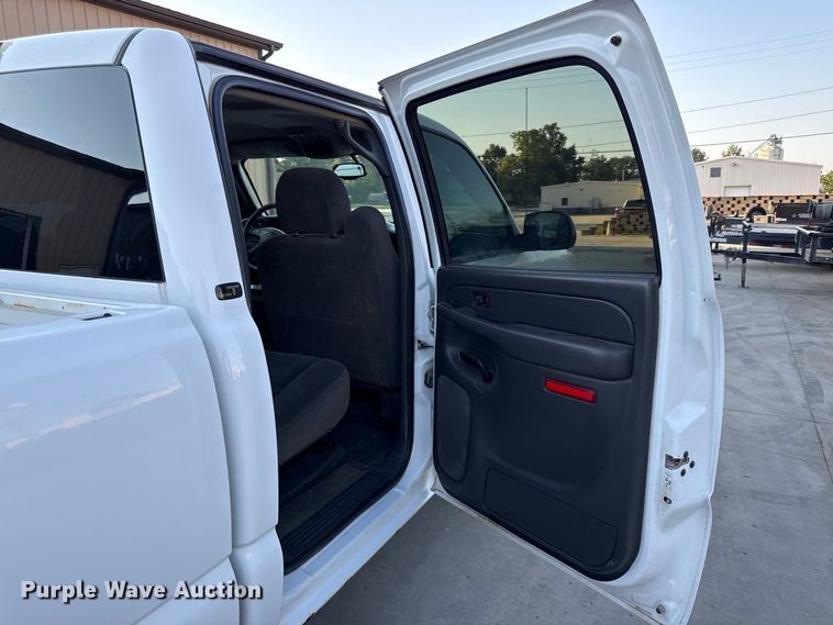 image for item EV6133 2006 Chevrolet Silverado 2500HD Crew Cab pickup truck