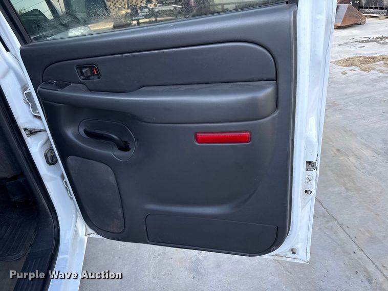 image for item EV6133 2006 Chevrolet Silverado 2500HD Crew Cab pickup truck