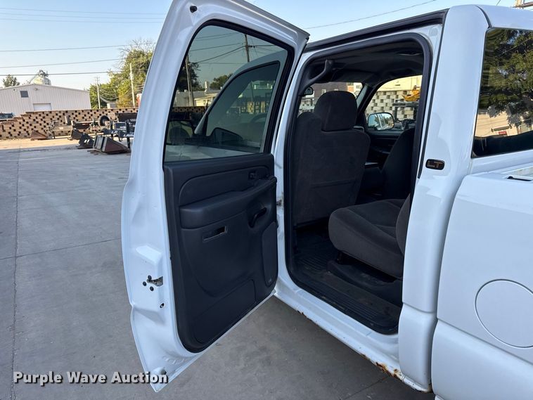 image for item EV6133 2006 Chevrolet Silverado 2500HD Crew Cab pickup truck