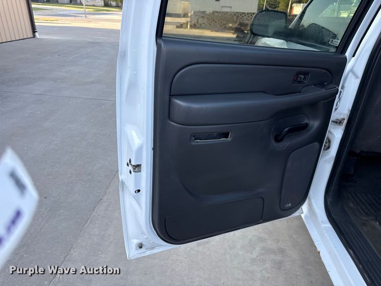 image for item EV6133 2006 Chevrolet Silverado 2500HD Crew Cab pickup truck
